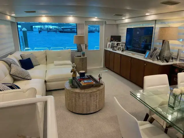 Hatteras Cockpit Motor Yacht