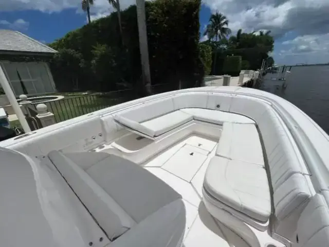 Intrepid 327 Center Console