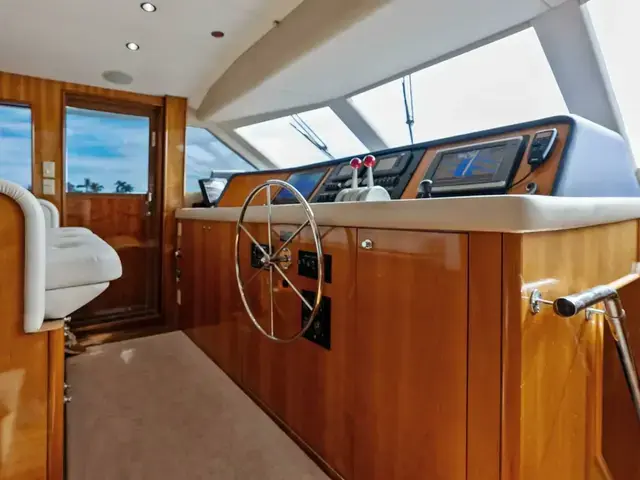 Hatteras 75