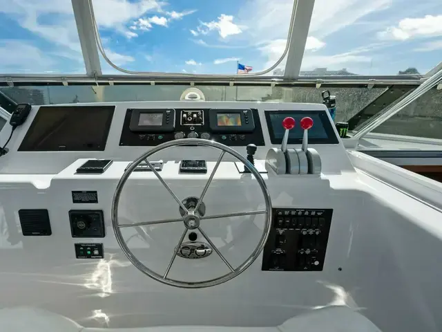 Hatteras 75