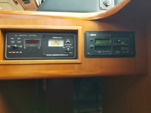 Ocean Alexander 64 Cockpit Pilothouse