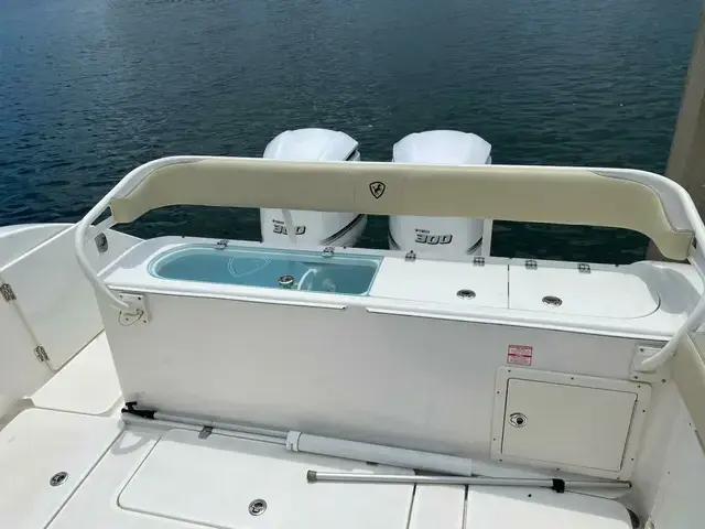 Century 320 Center Console