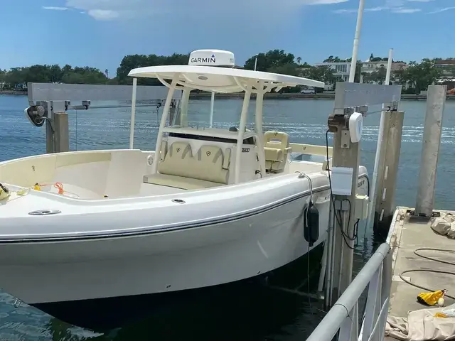 Century 320 Center Console