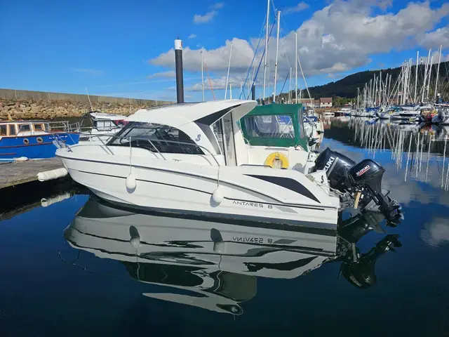 Beneteau Antares 8