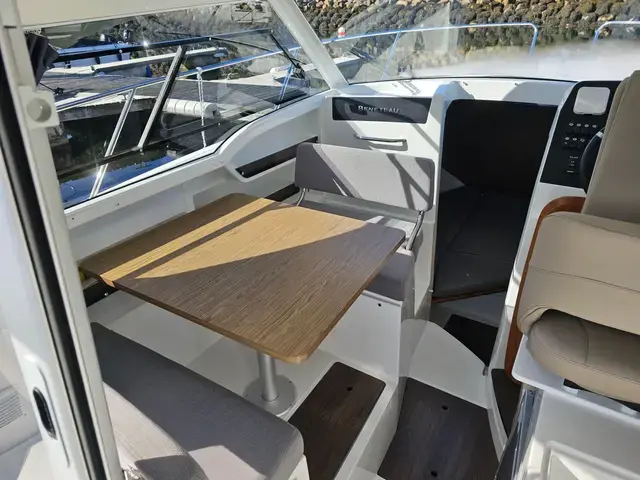 Beneteau Antares 8