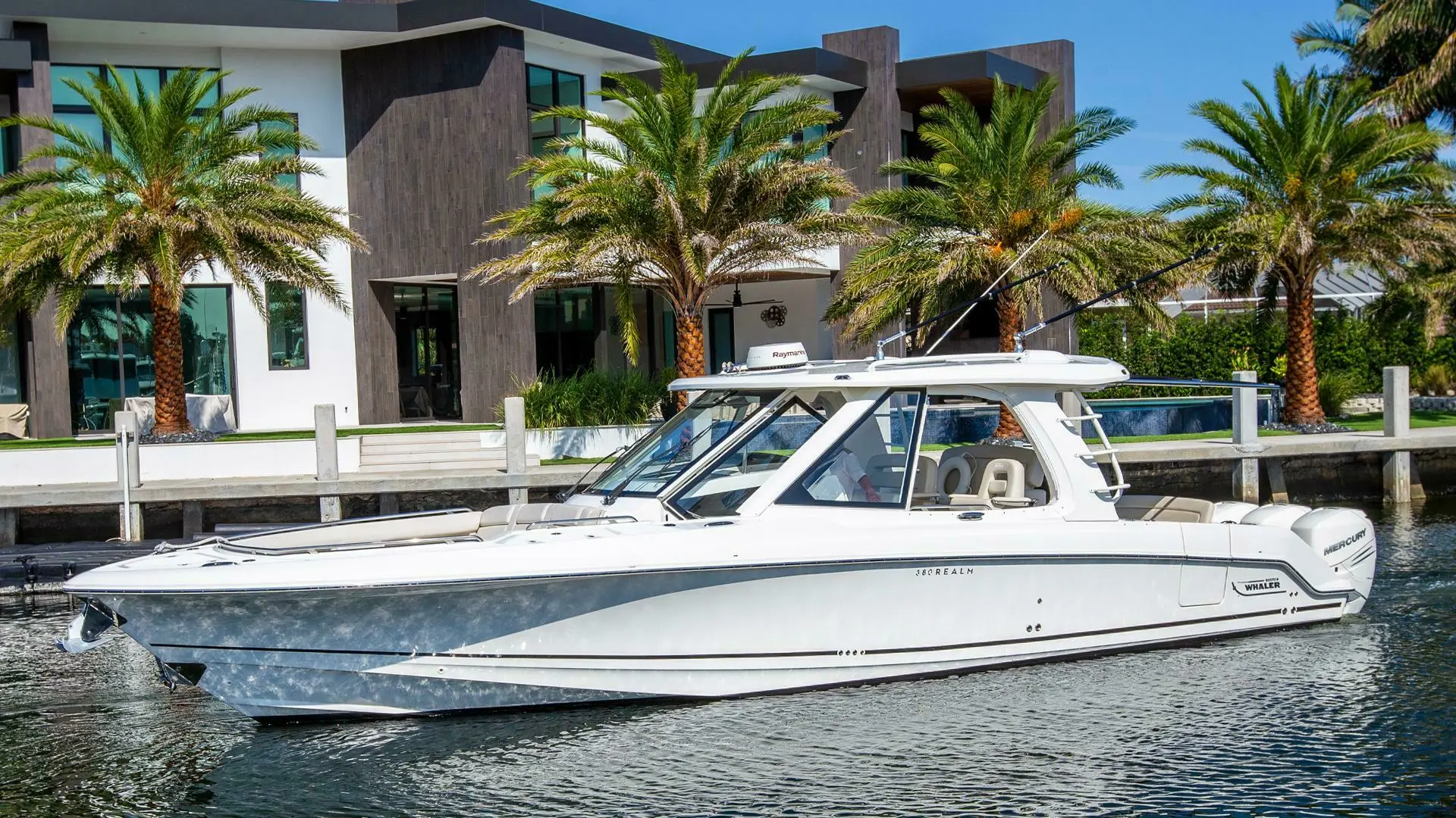 2019 Boston Whaler 380 realm