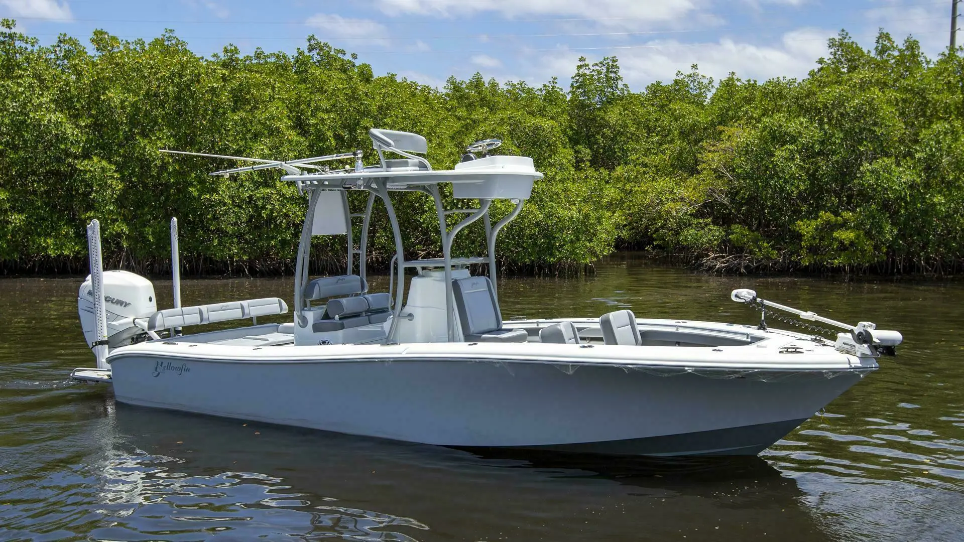 2021 Yellowfin 26 hybrid