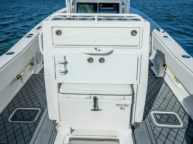 Invincible Boats 33 Open Fisherman Center Console