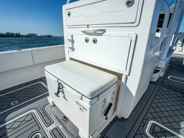 Invincible Boats 33 Open Fisherman Center Console