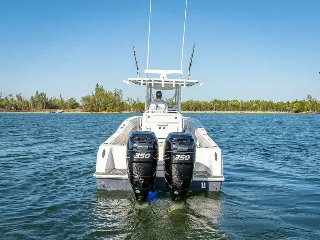 Invincible Boats 33 Open Fisherman Center Console