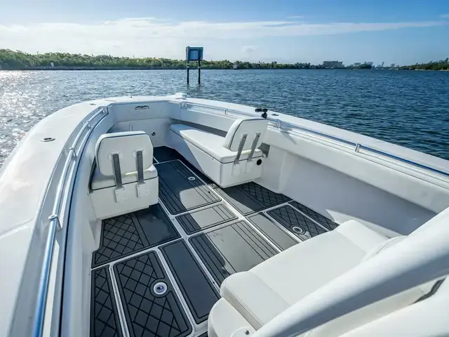 Invincible Boats 33 Open Fisherman Center Console