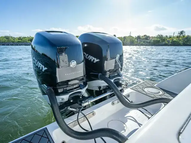 Invincible Boats 33 Open Fisherman Center Console