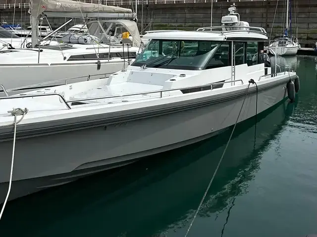 Axopar 37 Sport Cabin