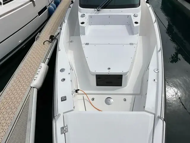 Axopar 37 Sport Cabin