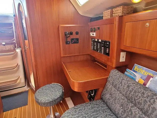 Hunter 37'