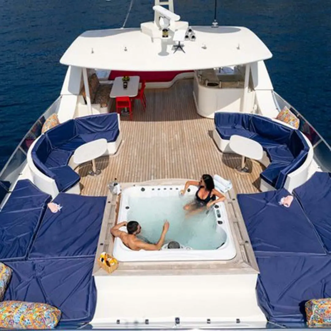 2009 Concept 42m tri-deck