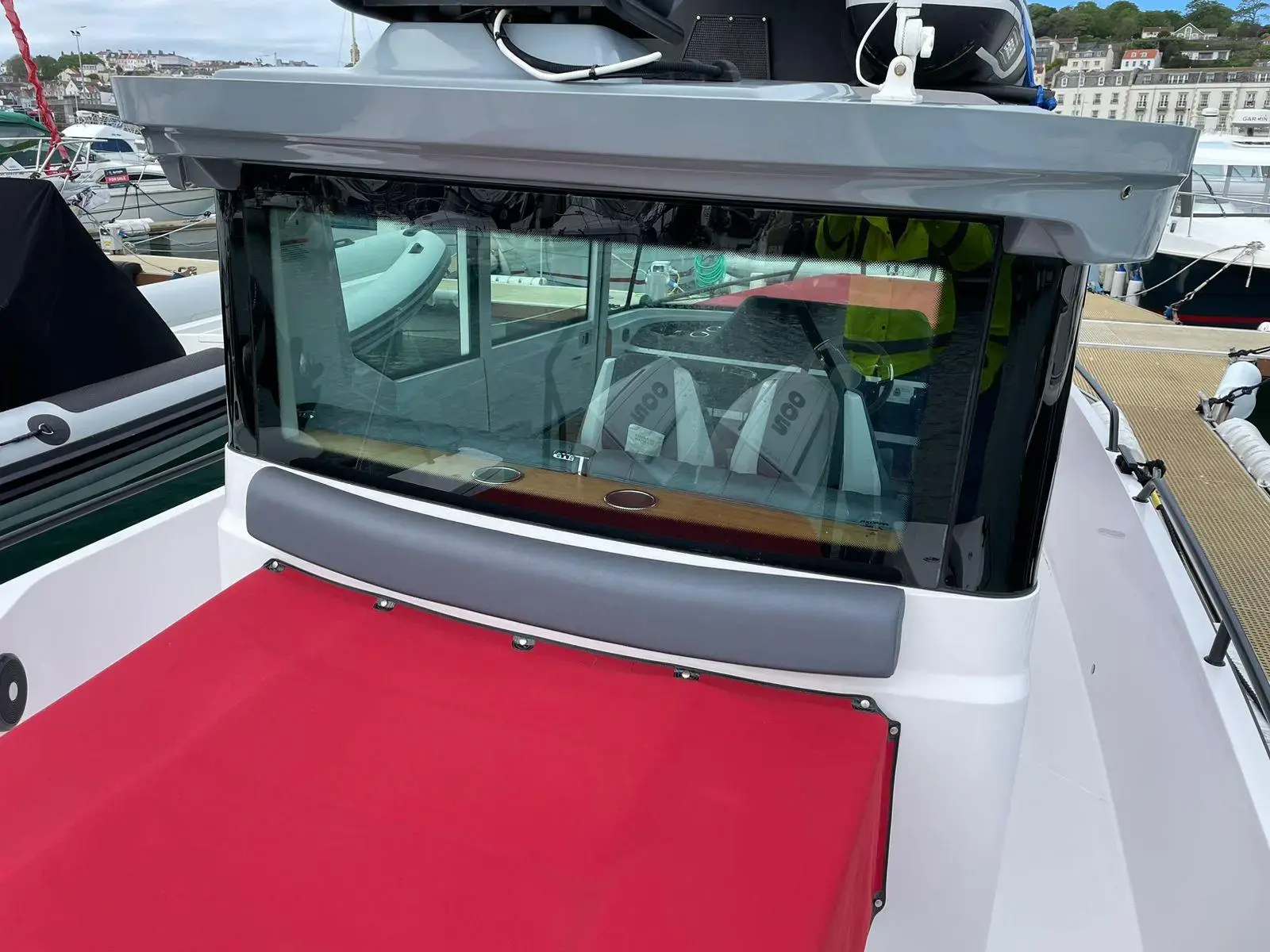 2021 Axopar 28 cabin