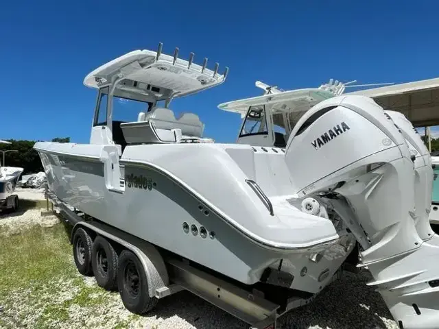 Everglades Boats 315 Center Console