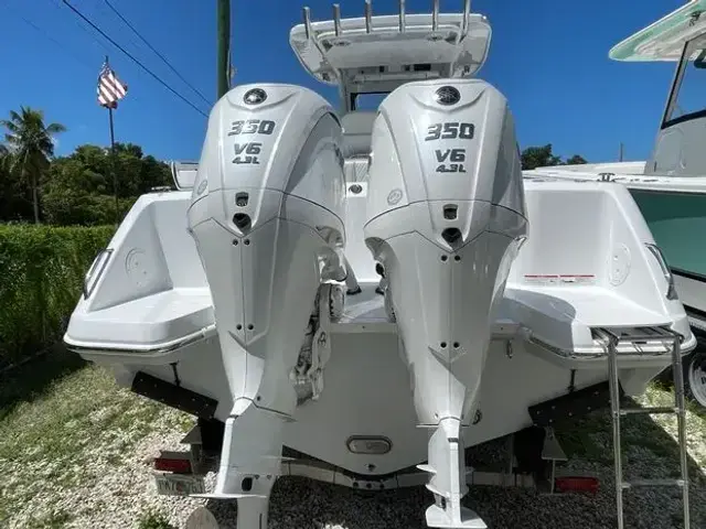 Everglades Boats 315 Center Console