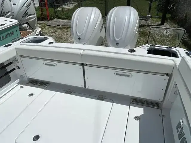 Everglades Boats 315 Center Console