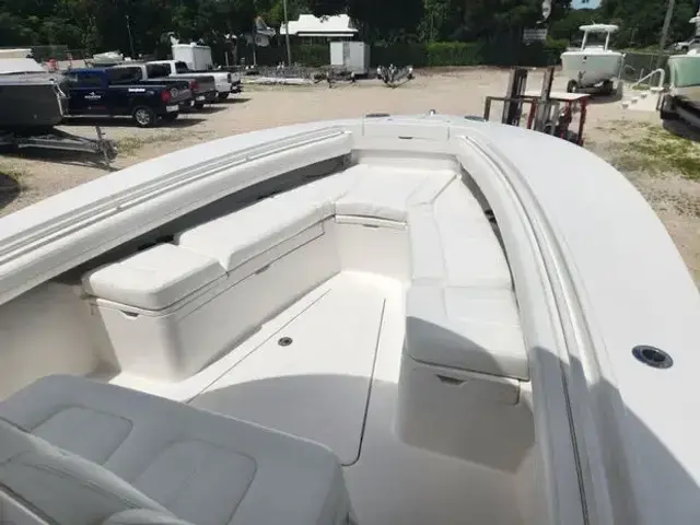 Regulator Boats 28 Forward Seating