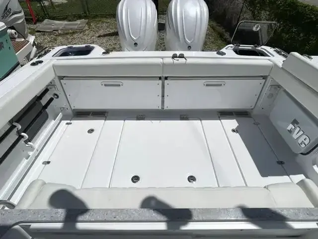 Everglades Boats 315 Center Console