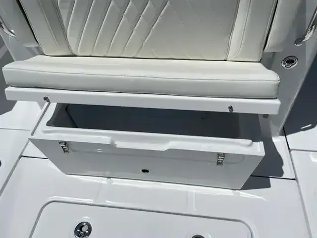 Everglades Boats 315 Center Console