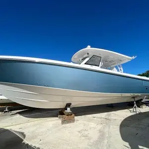 2024 Everglades Boats 395 CC