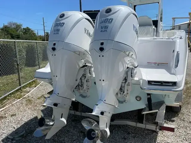 Everglades Boats 285 CC