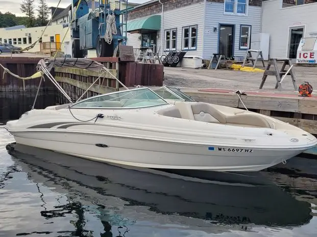 2002 Sea Ray 220 sundeck