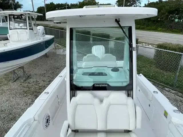 Everglades 235 Cc