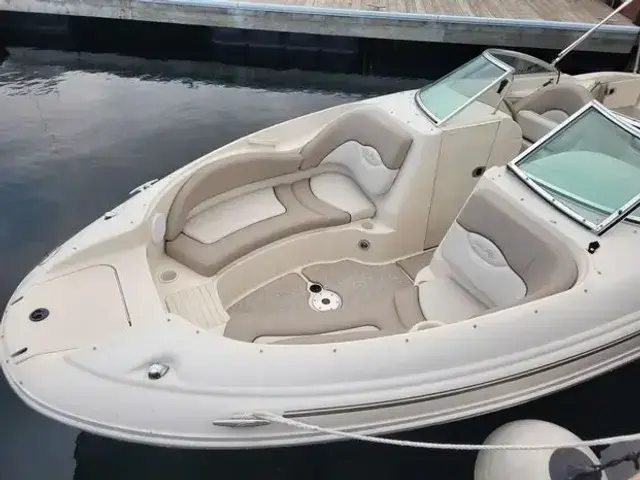 Sea Ray 220 Sundeck