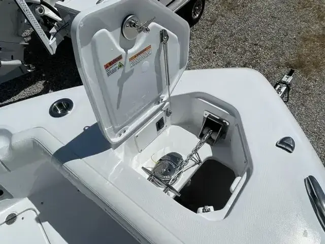 Everglades Boats 285 CC