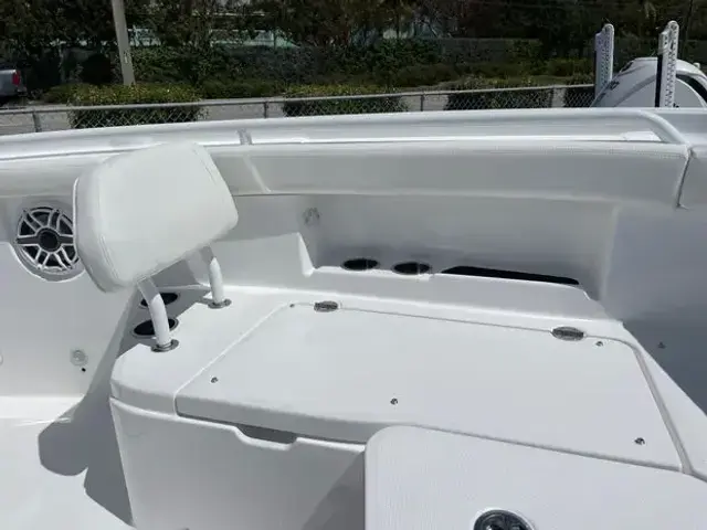 Everglades Boats 285 CC