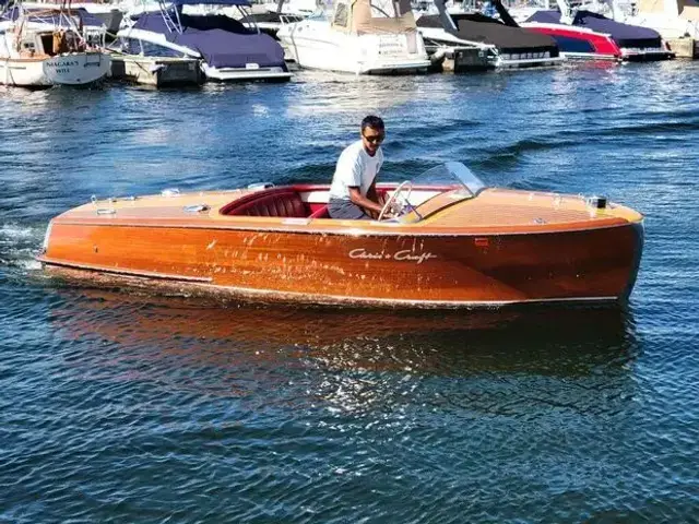 Chris-Craft Riviera 16