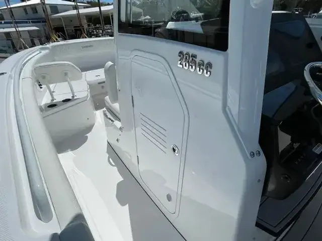 Everglades Boats 285 CC