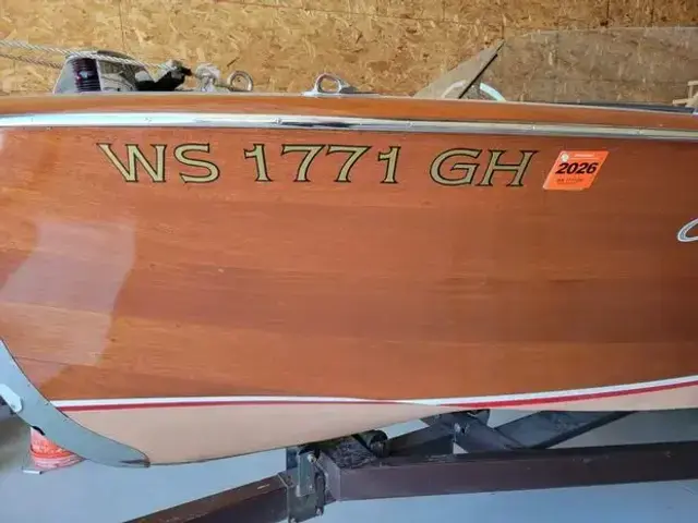 Chris Craft Riviera 16