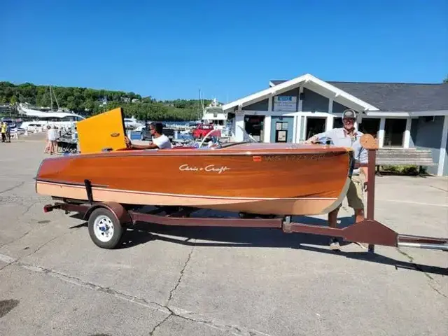 Chris Craft Riviera 16