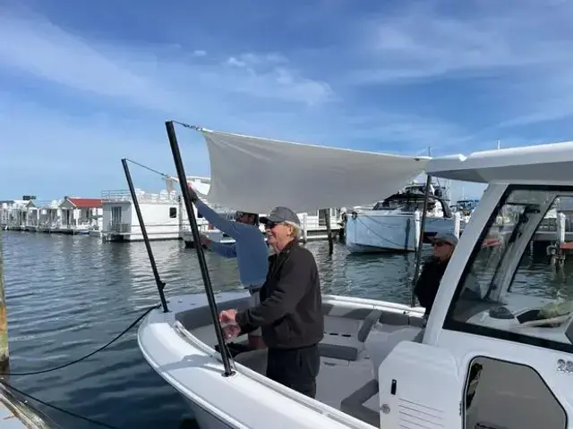 Everglades Boats 285 CC