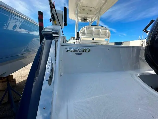 2022 Robalo 230 center console