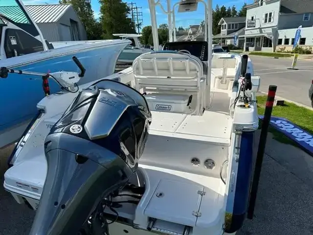 Robalo 230 Center Console