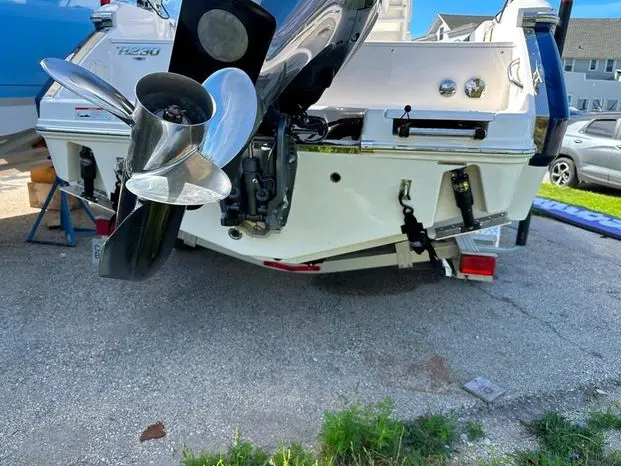 2022 Robalo 230 center console