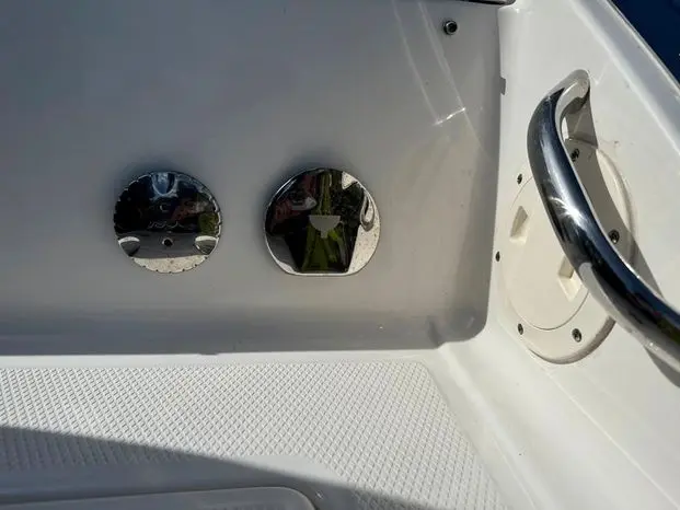 2022 Robalo 230 center console