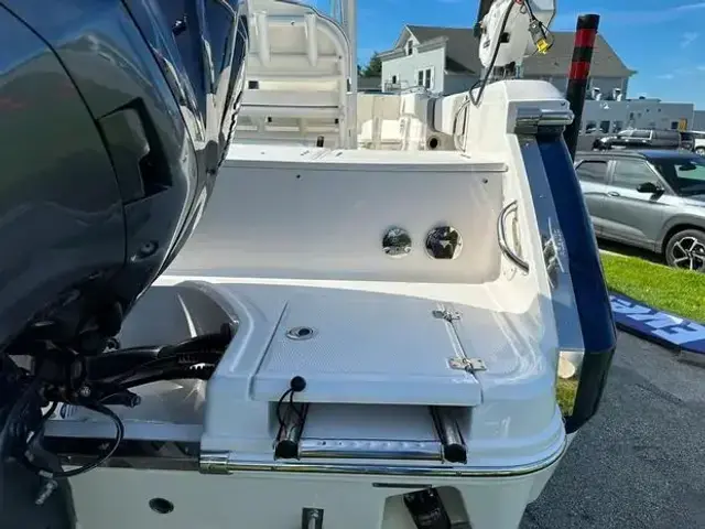 Robalo 230 Center Console