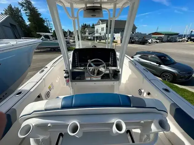 Robalo 230 Center Console