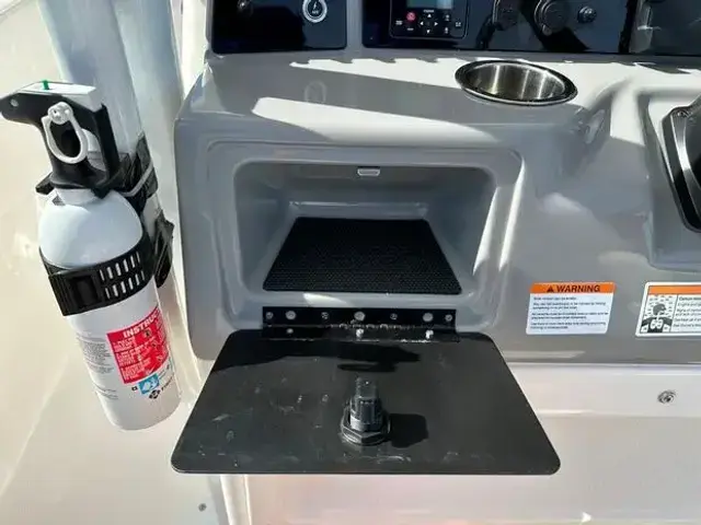 Robalo 230 Center Console