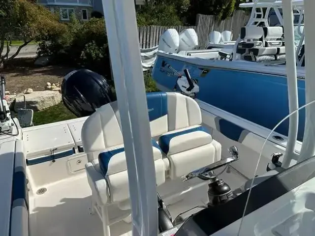 Robalo 230 Center Console