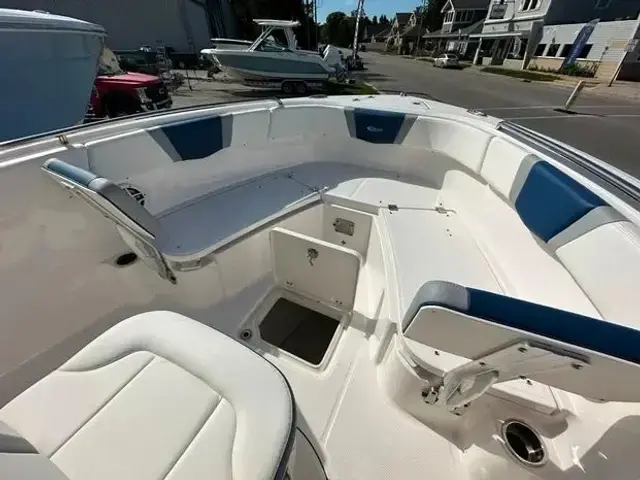 Robalo 230 Center Console