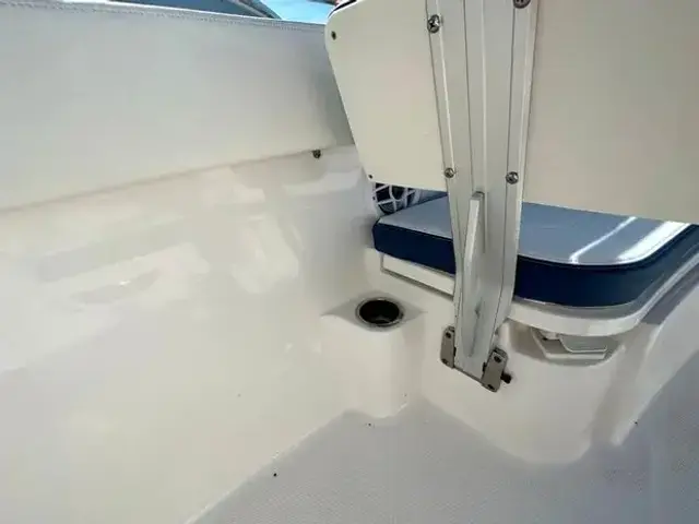 Robalo 230 Center Console