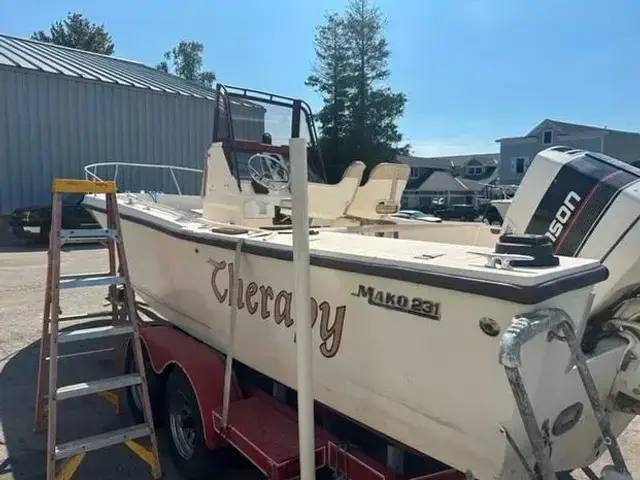 Mako 231 Center Console